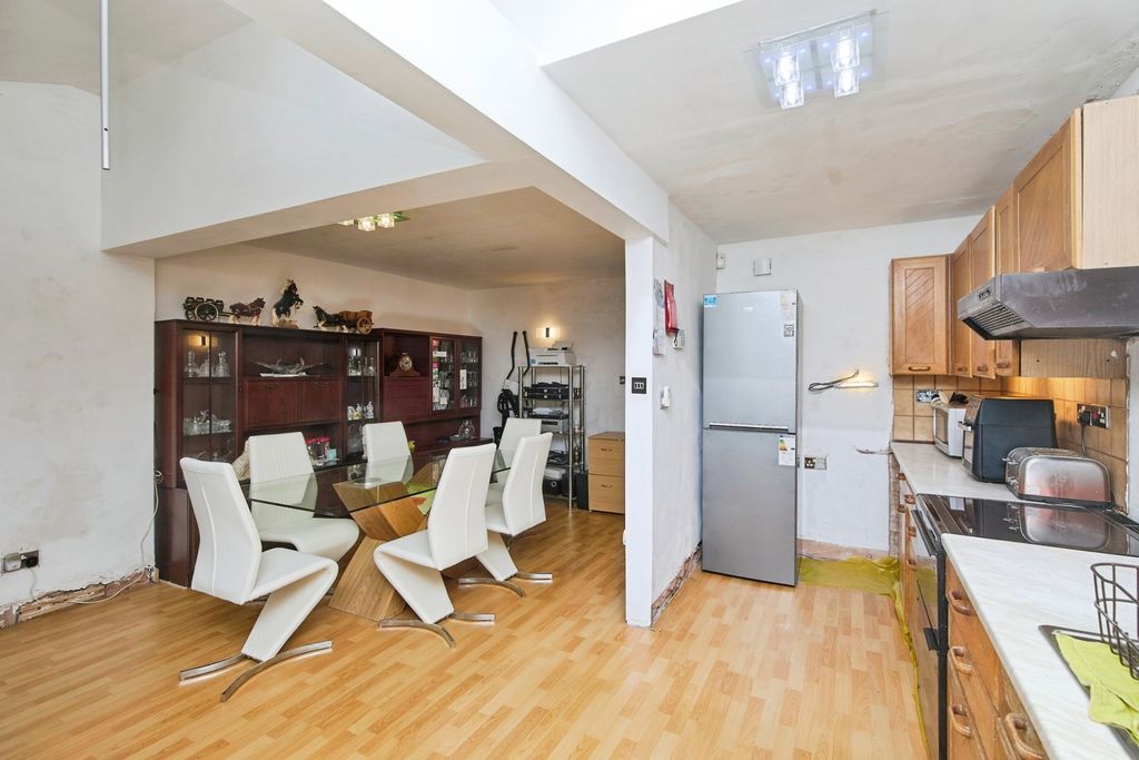 Property photo 2 of 17 Pbox-Img.Jpg