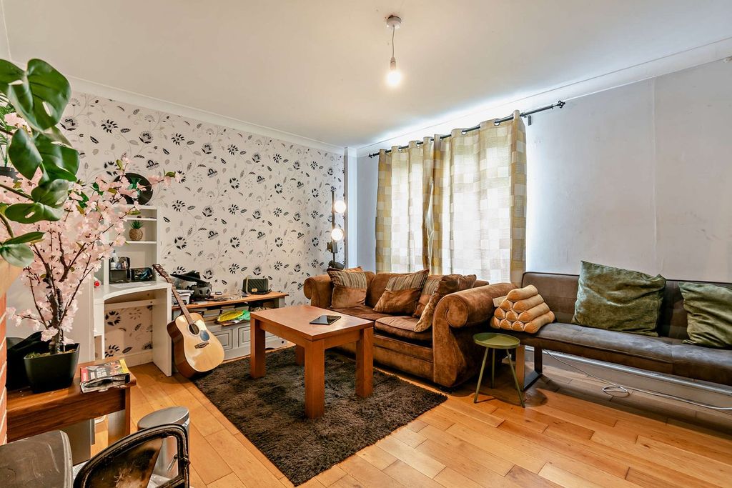 Property photo 3 of 23