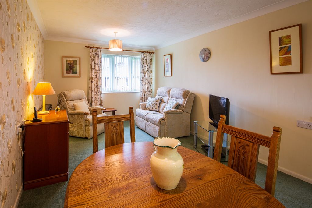 Property photo 2 of 12