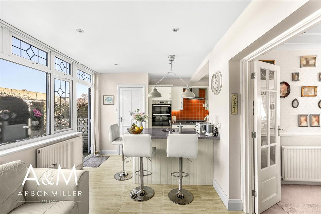 Property photo 2 of 30 Morning Room/Kitchen