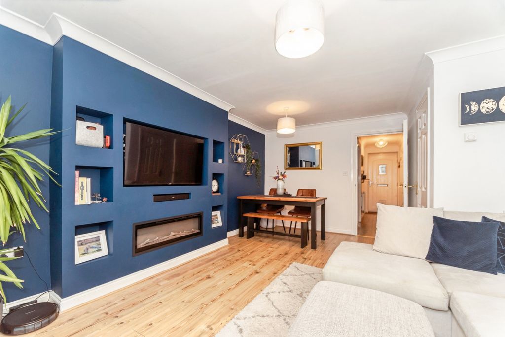 Property photo 2 of 20