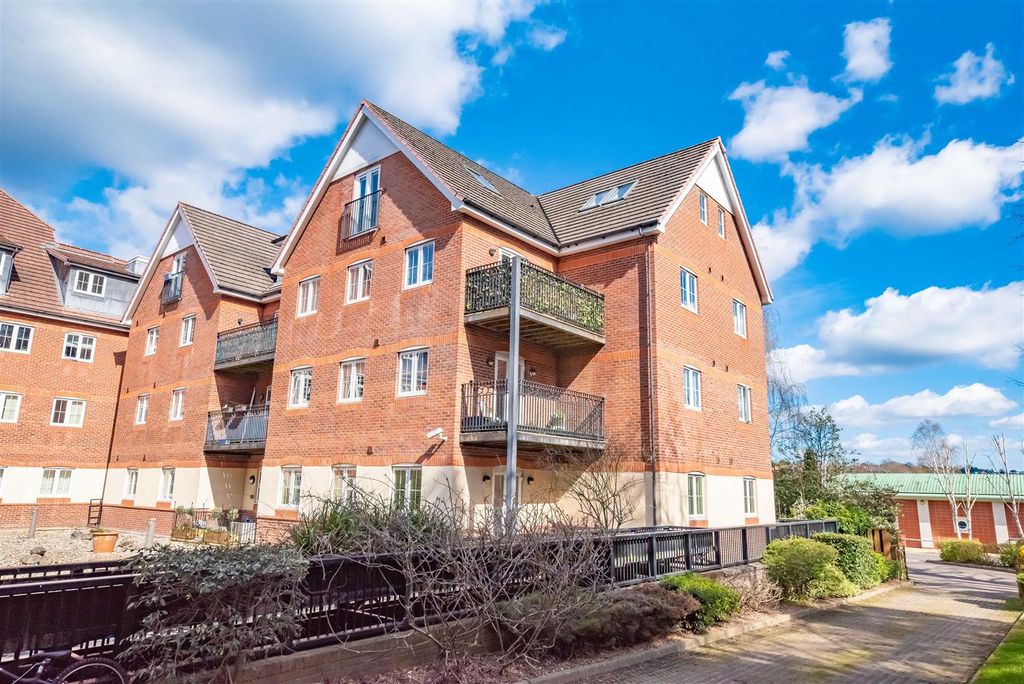 Property photo 1 of 17