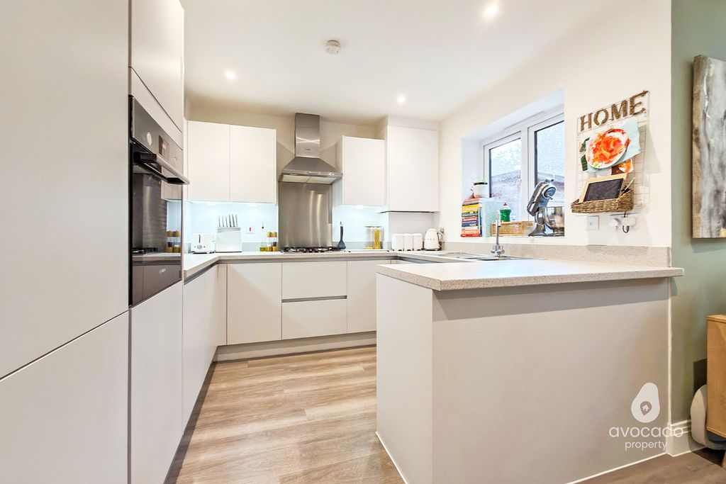 Property photo 3 of 18 4846585