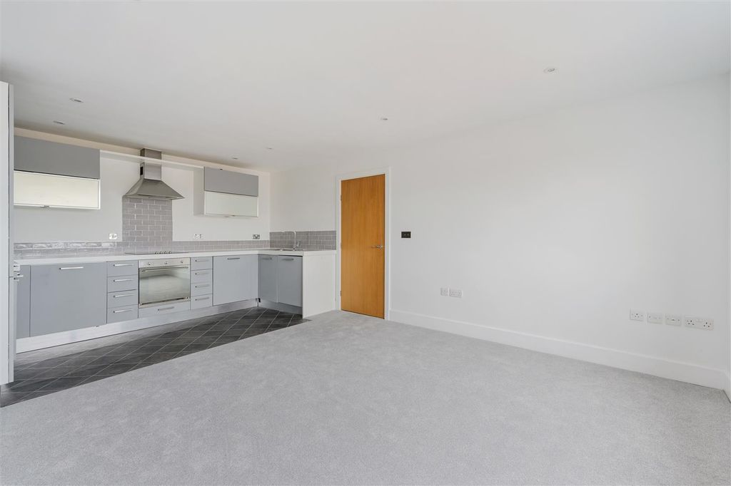 Property photo 2 of 13 Capitol Square (10).Jpg