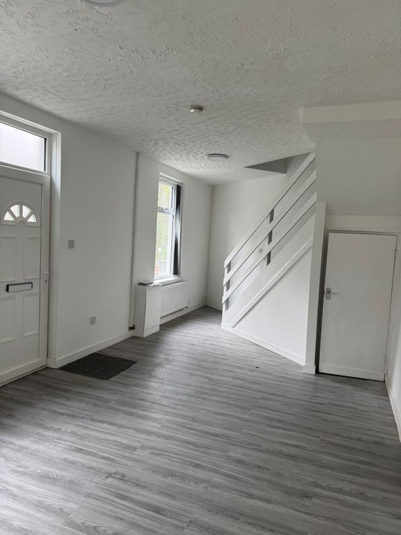 Property photo 3 of 10 Living Room