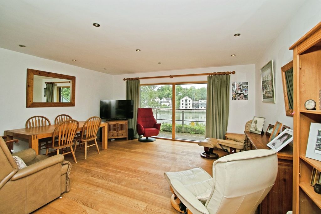Property photo 3 of 18 Pbox-Img.Jpg
