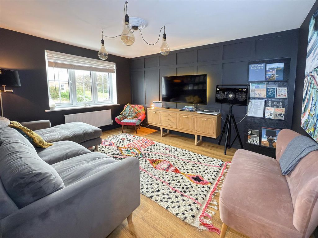 Property photo 2 of 20 Lounge.Jpg