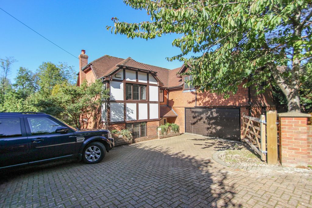 Property photo 1 of 28