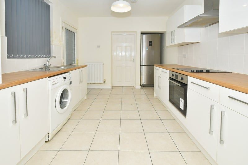 Property photo 3 of 9 Kitchen