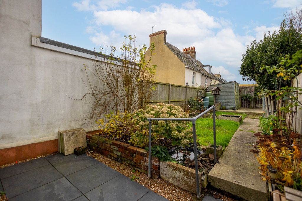 Property photo 2 of 16 Private Garden