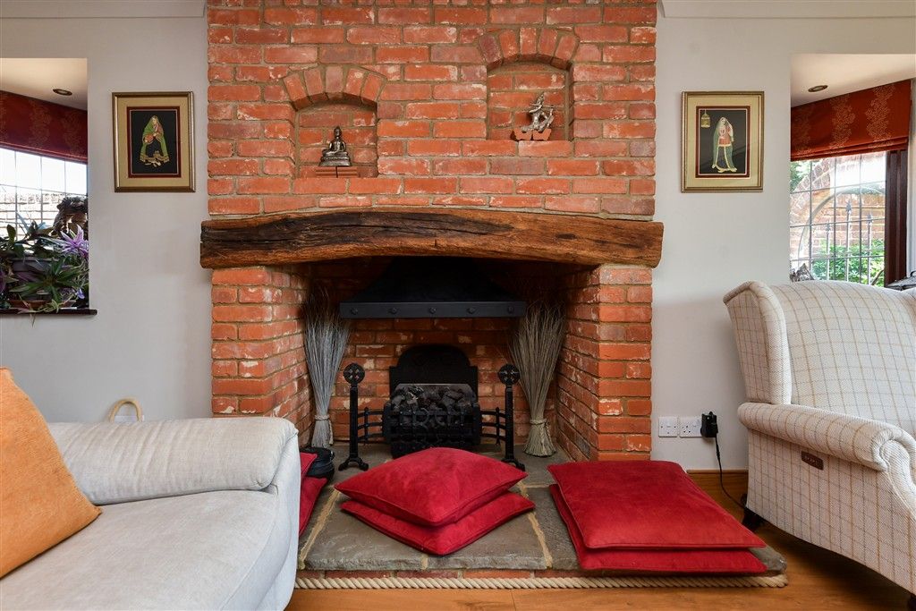 Property photo 2 of 18 Sitting Room
