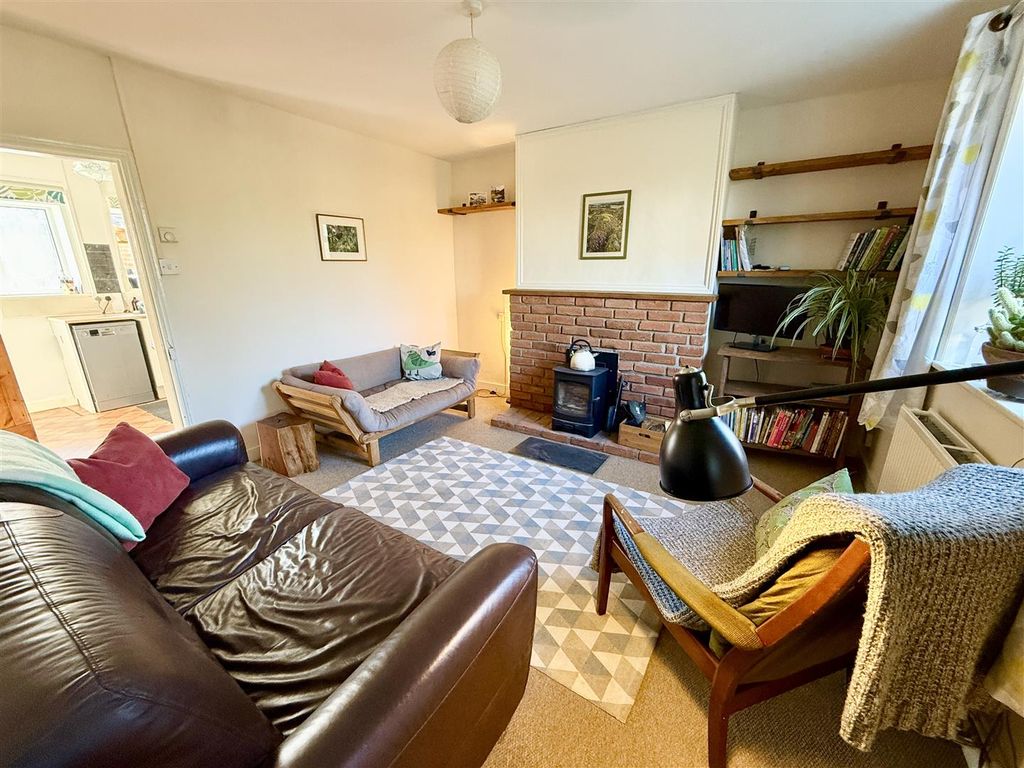 Property photo 3 of 16 Lounge