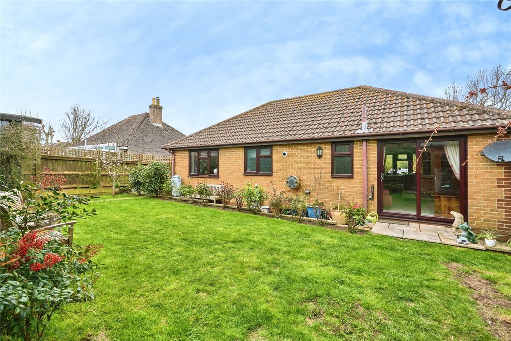 Property photo 2 of 12 Garden