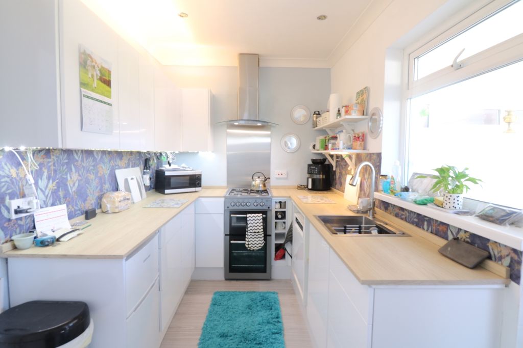 Property photo 3 of 12 Kitchen