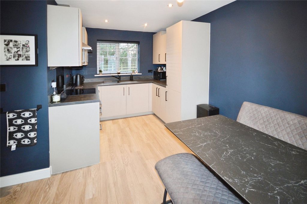 Property photo 2 of 22 Kitchen/Dining Room