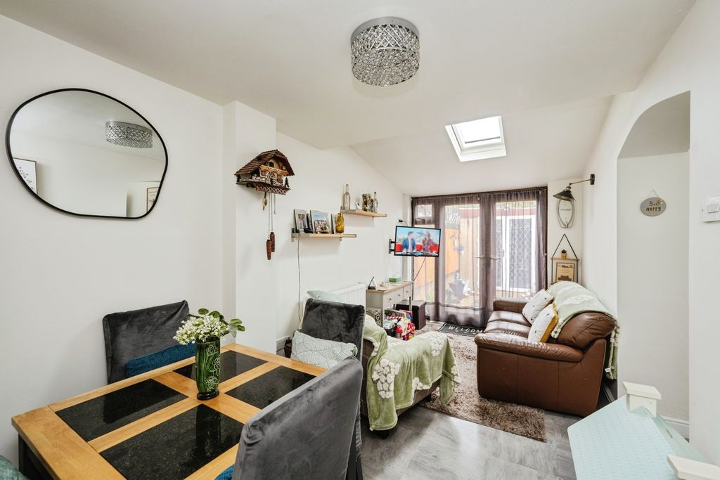 Property photo 3 of 20 Pbox-Img.Jpg