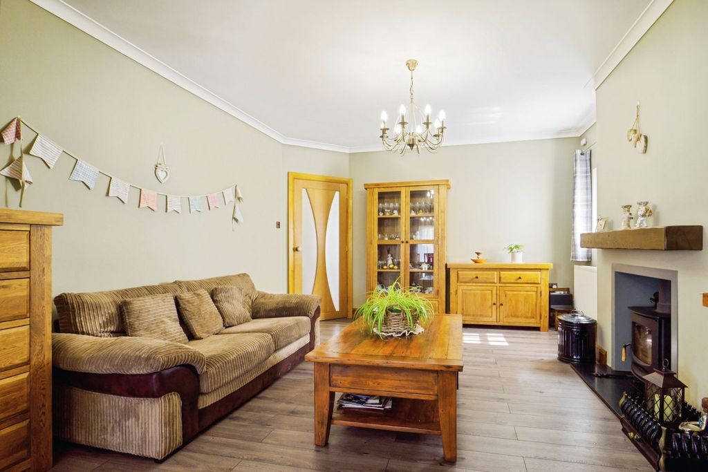 Property photo 2 of 34