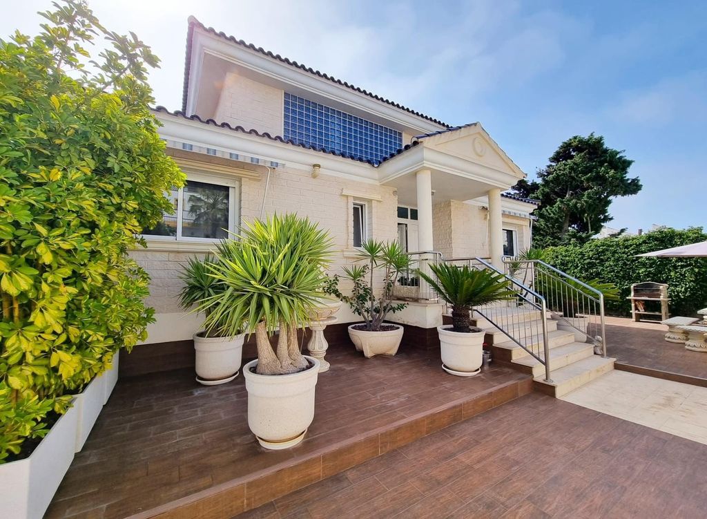 Property photo 2 of 50