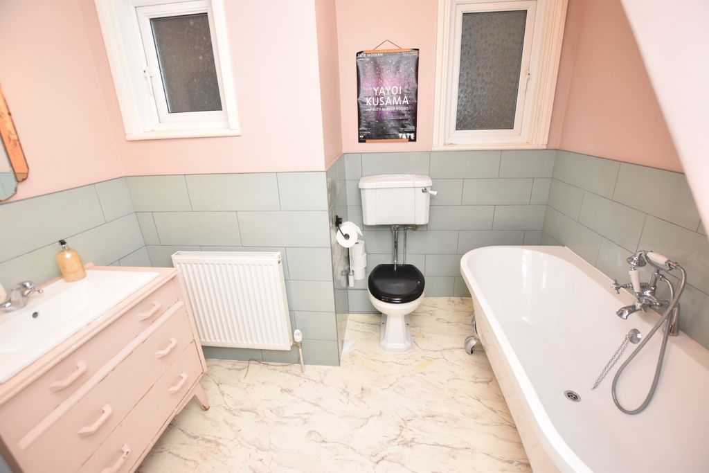 Property photo 3 of 23