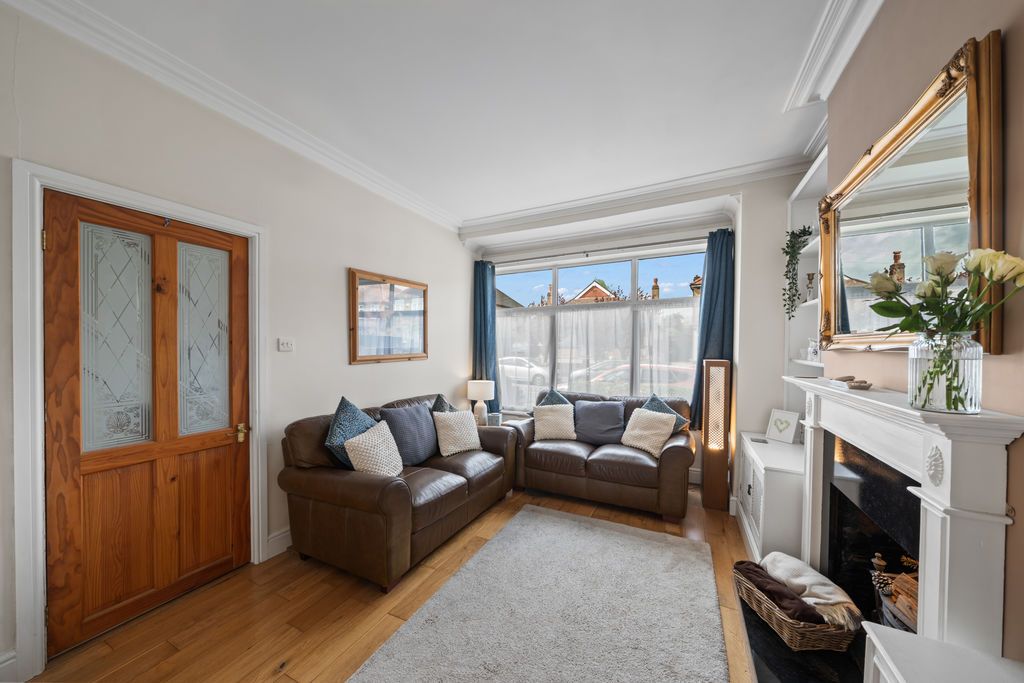 Property photo 2 of 16 Photo 3