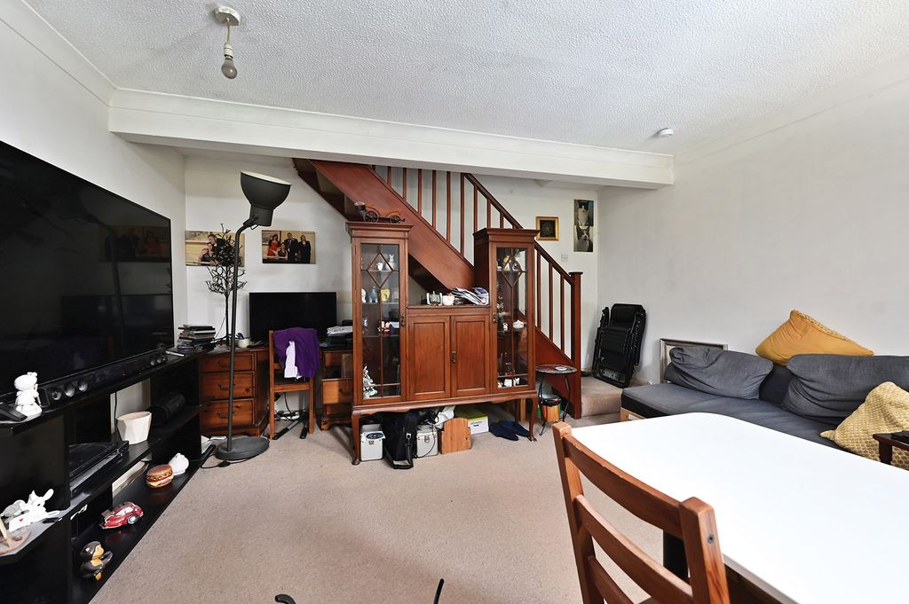 Property photo 2 of 6 27 Bloomsbury Way (1) - Copy