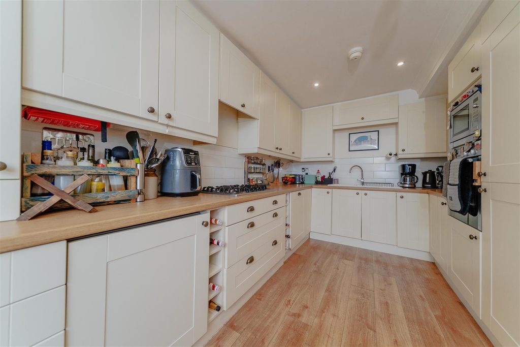 Property photo 2 of 36 Kitchen Area
