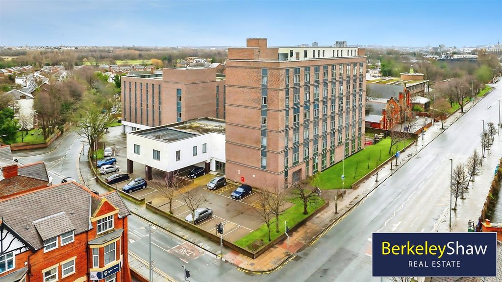 Property photo 1 of 15 External