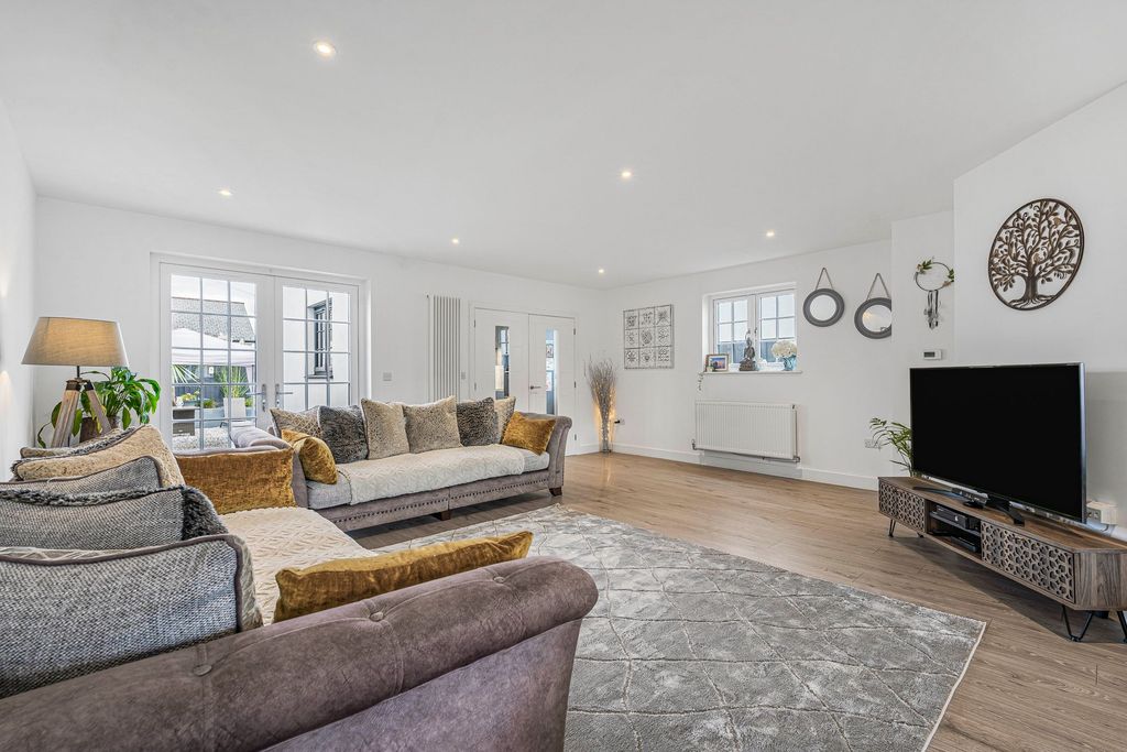 Property photo 2 of 29