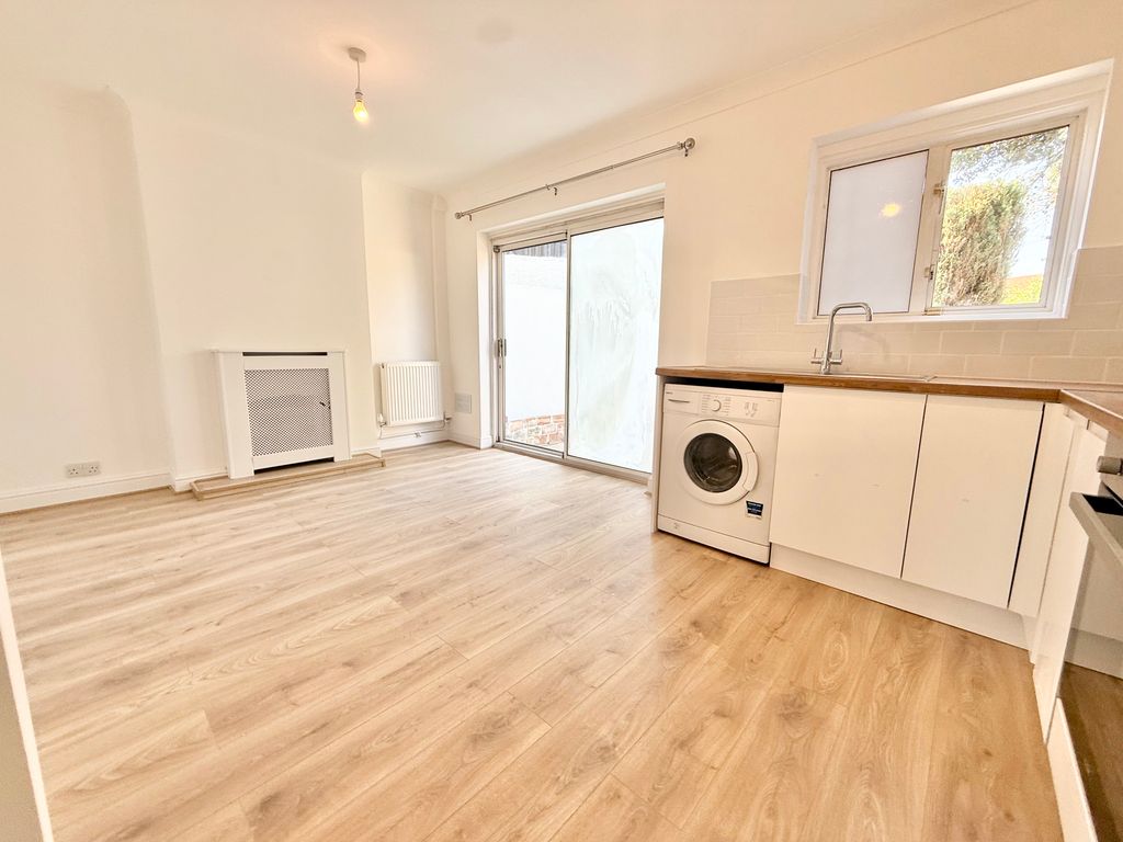Property photo 3 of 11 Img_3467