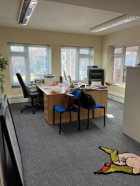 Property photo 2 of 10 Internal S4.Jpg