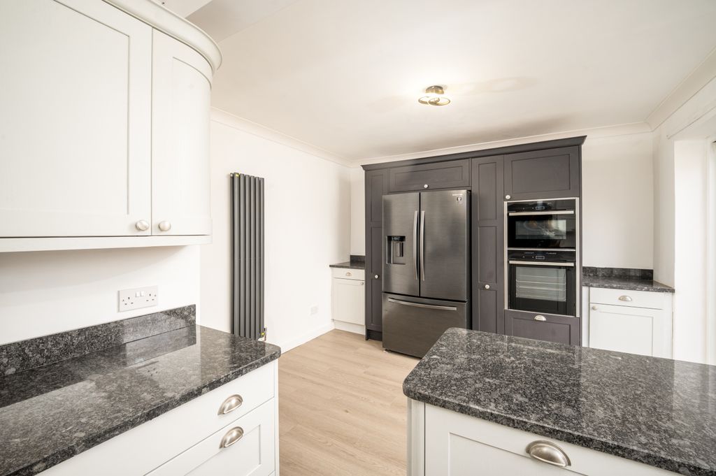 Property photo 2 of 24 07