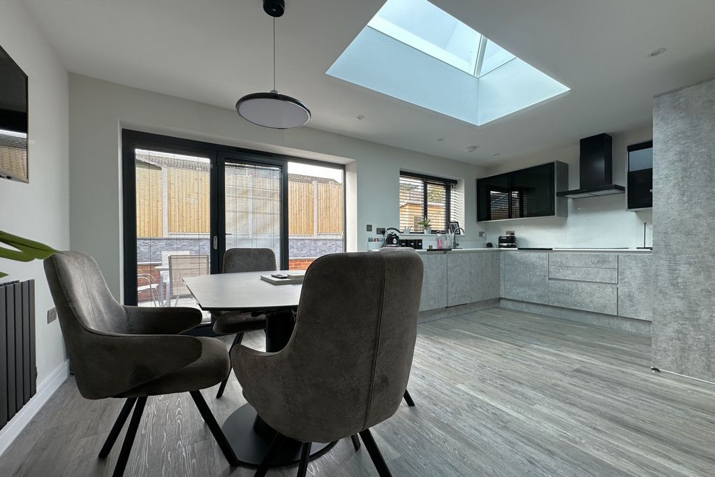 Property photo 3 of 13 Photo 14