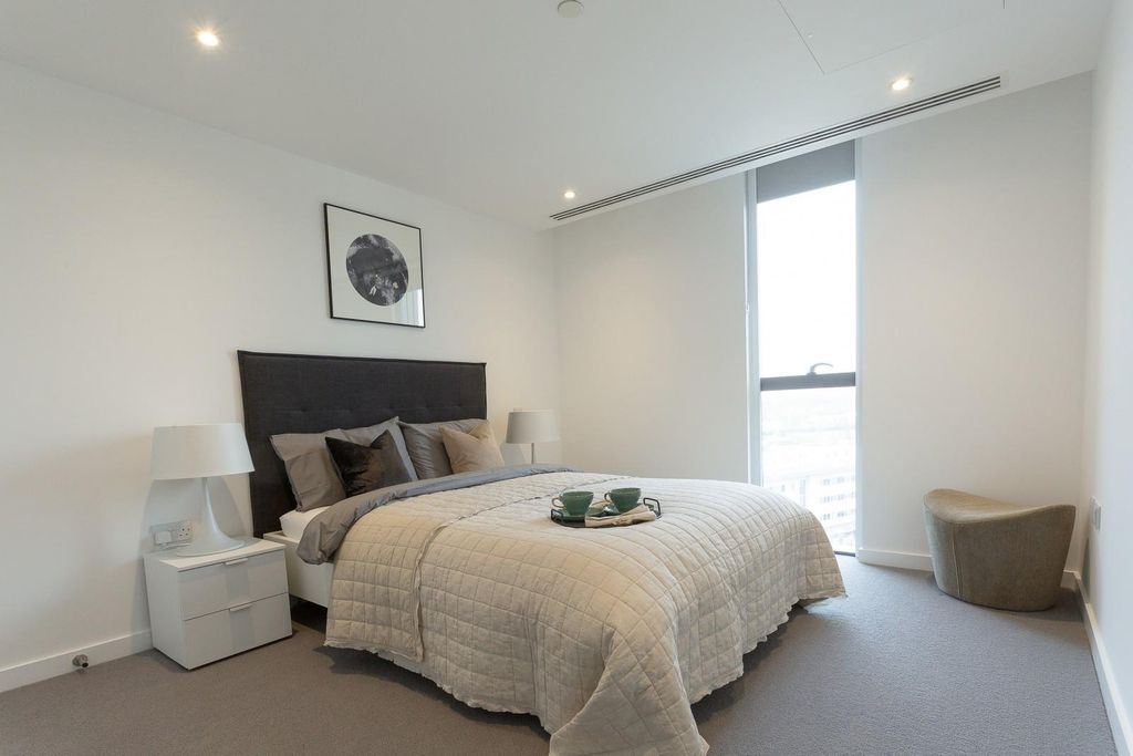 Property photo 2 of 9 Bedroom