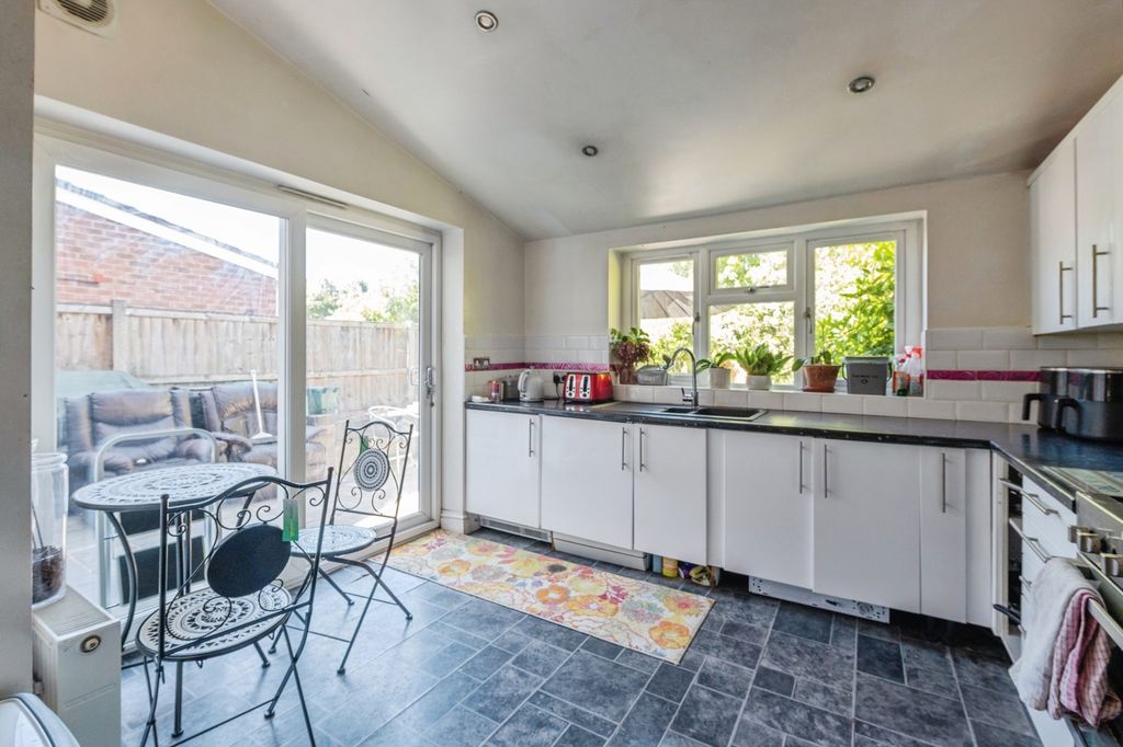 Property photo 3 of 15 Kitchen Diner