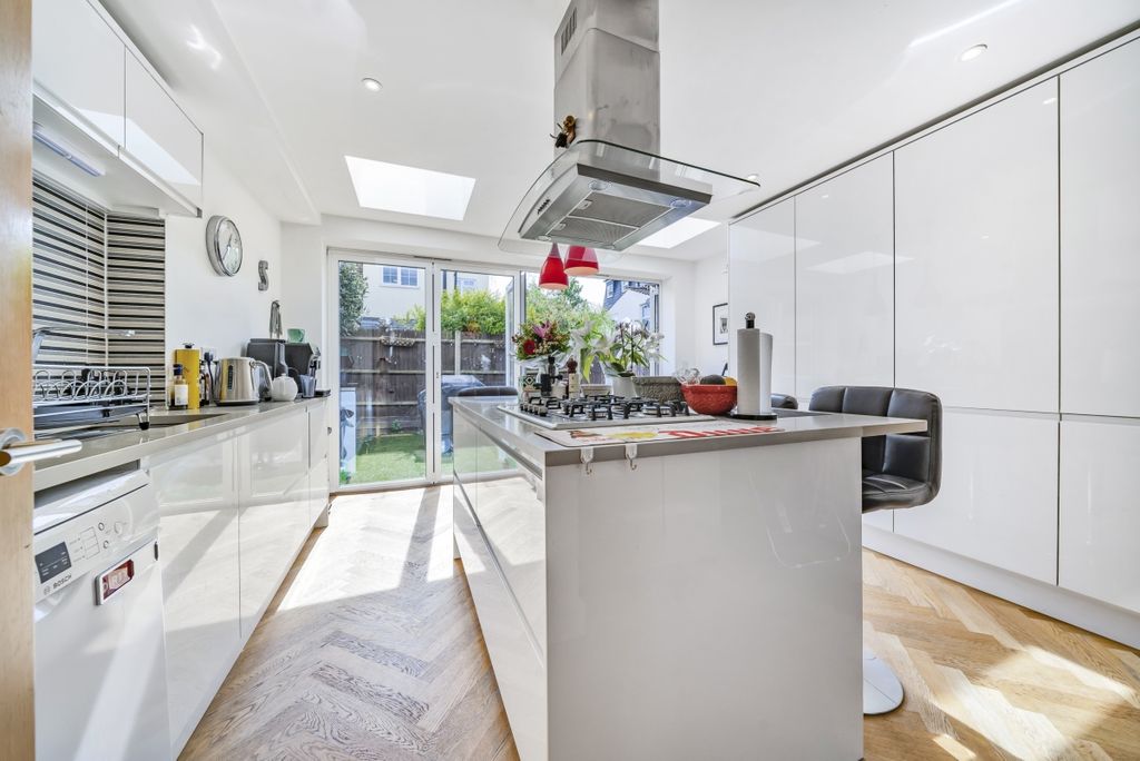 Property photo 3 of 8 1109575 (5)
