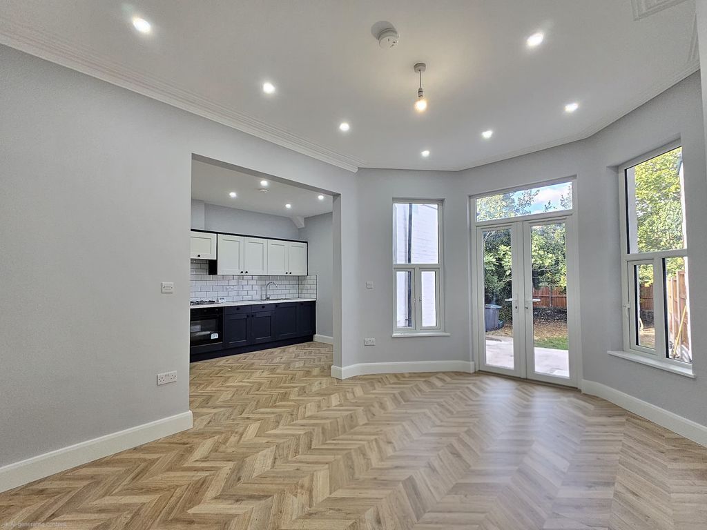 Property photo 3 of 23 Dining Room