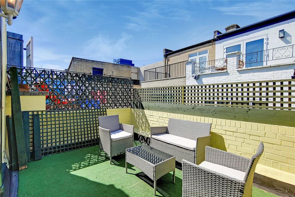 Property photo 2 of 11 Roof Terrace 2