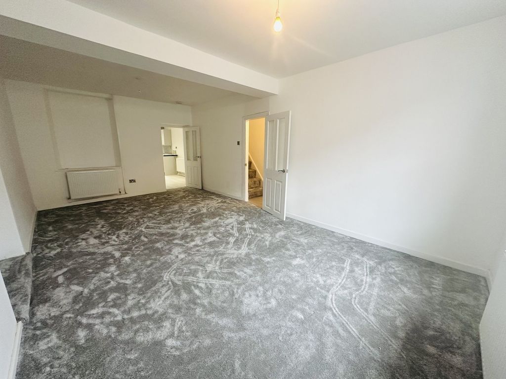 Property photo 2 of 15 Lounge