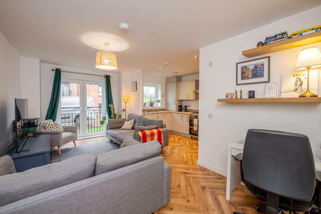 Property photo 3 of 12