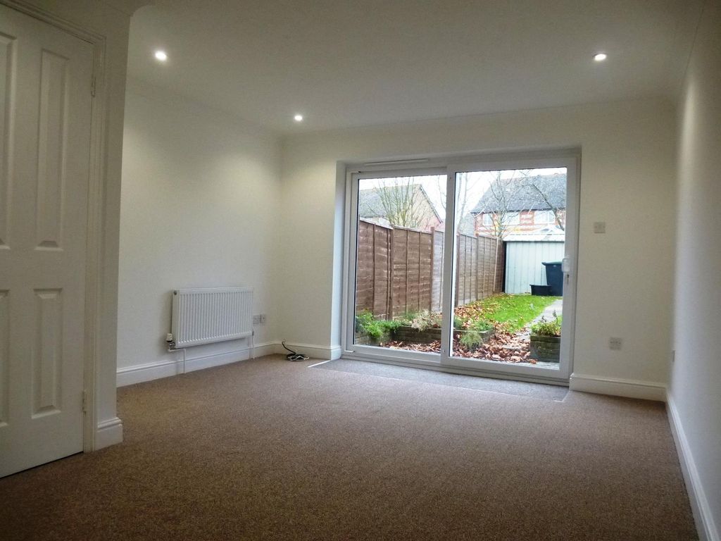 Property photo 2 of 10 Living Room