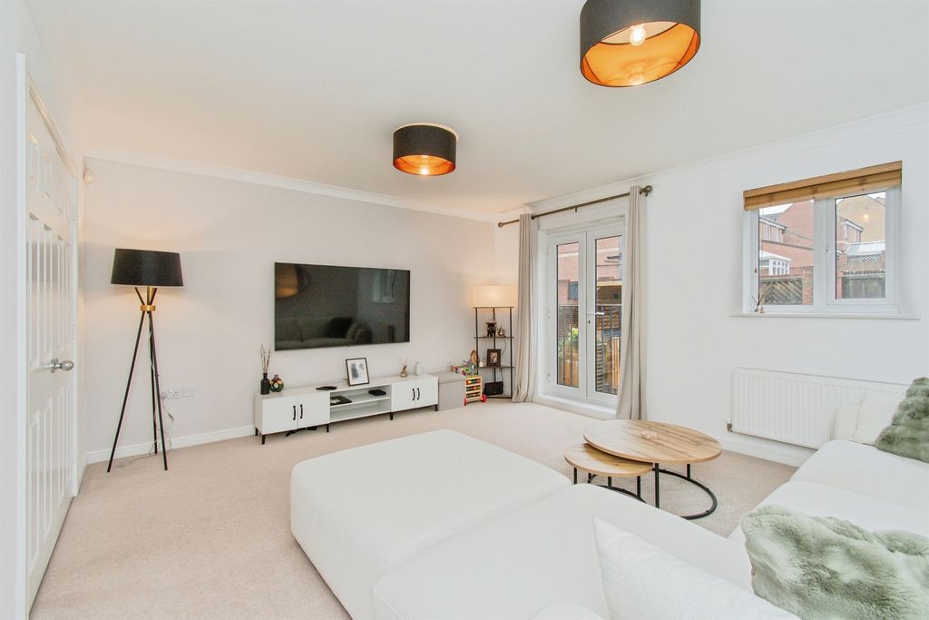 Property photo 2 of 23