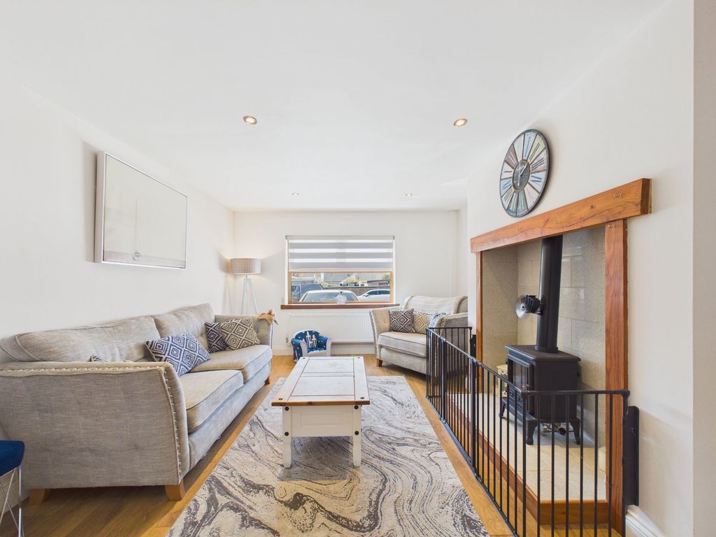 Property photo 2 of 27