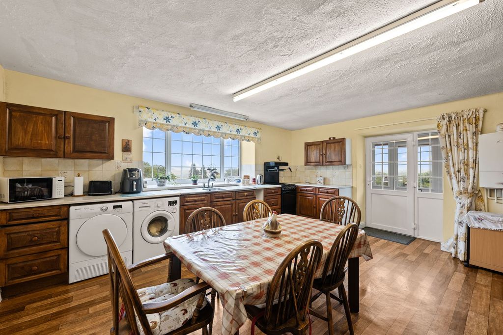 Property photo 3 of 34
