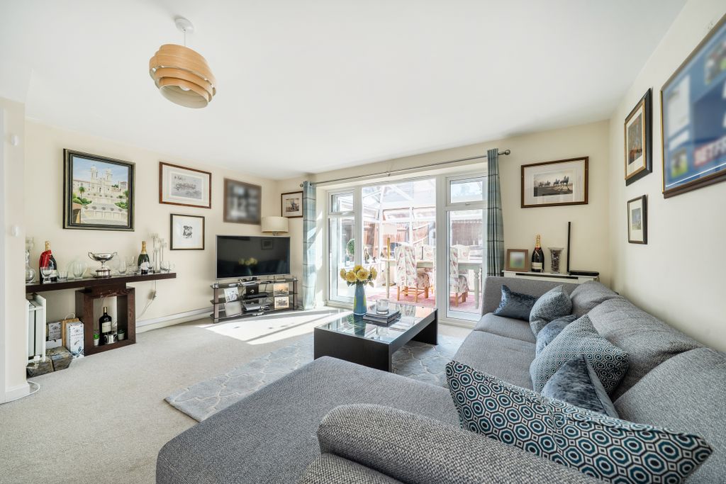 Property photo 2 of 16 148359418