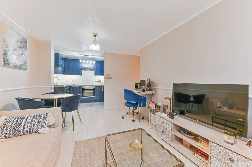 Property photo 3 of 11