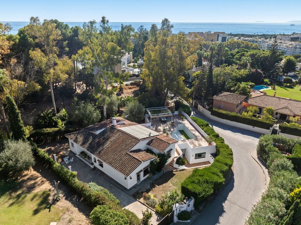 Property photo 1 of 25 Villa, Marbella
