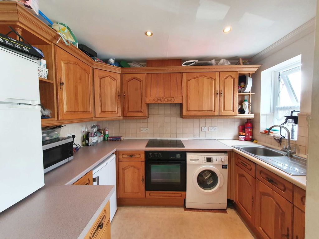 Property photo 3 of 6