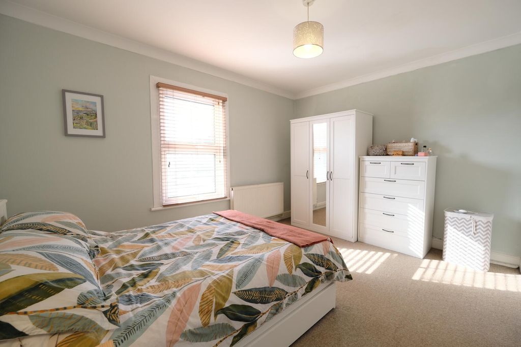 Property photo 1 of 18 Bedroom