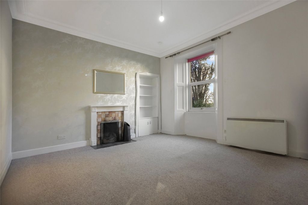 Property photo 2 of 21 Living Room