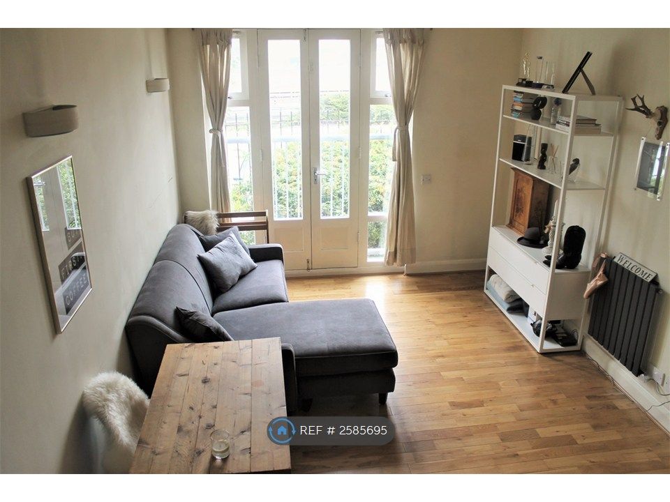 Property photo 1 of 12 Living Room